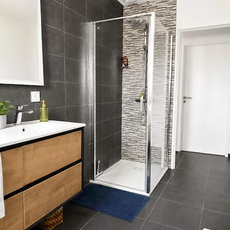 Moderne Dans Maison Partagee Habitación en casa particular Saint-Paul-de-Varax